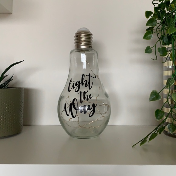 🔮2/$15🔮 Twinkle light lightbulb decor piece - Picture 1 of 6